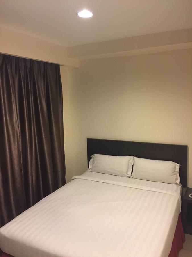 Premierz Hotel Лабуан Екстер'єр фото