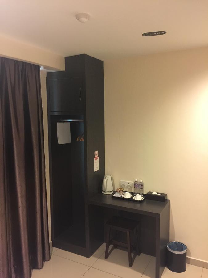 Premierz Hotel Лабуан Екстер'єр фото