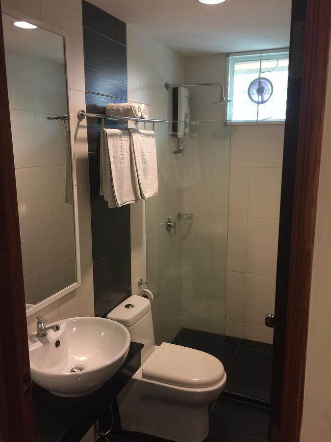 Premierz Hotel Лабуан Екстер'єр фото